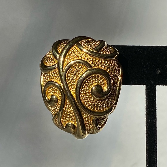 Barrera For Avon Designer Gold Tone Chunky Clip-on Earrings Vintage - Picture 16 of 16